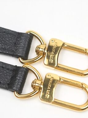 BNWOT, Black Leather Adjustable Strap with Gold Hardware Chain Link. Firm $.